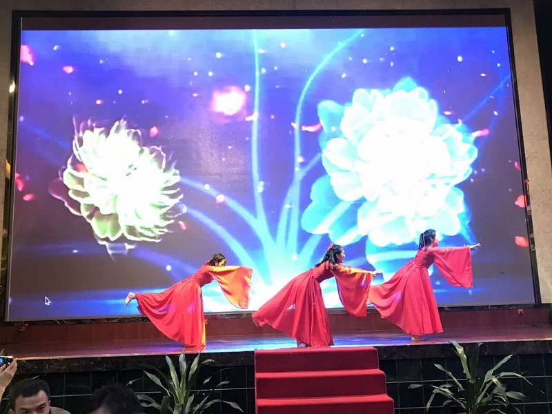 石金美女舞蹈表演 石金美女舞蹈表演